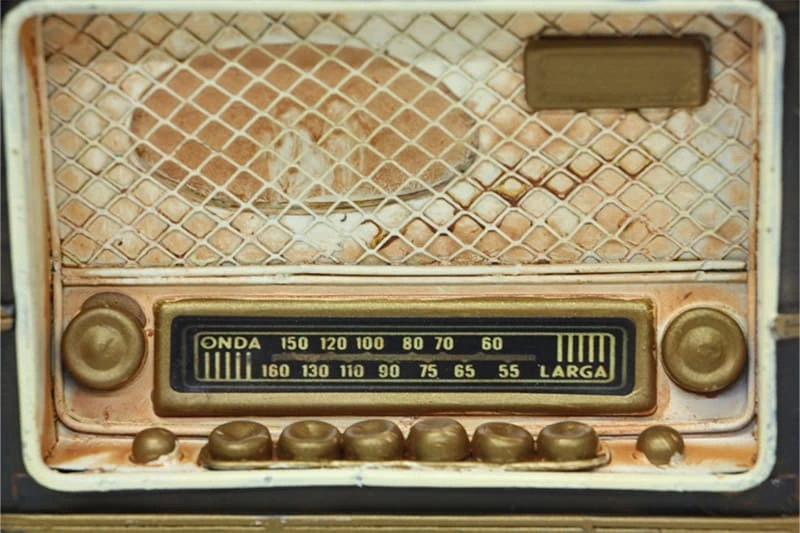 Vintage Tasarım Dekoratif Metal Radyo