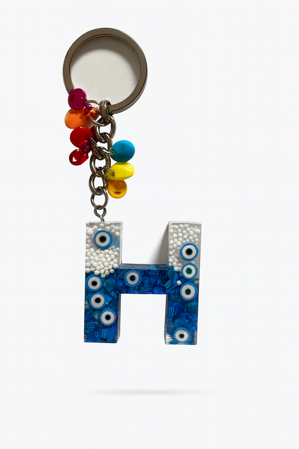 Epoksi Harf Anahtarlık – H Harfi, Nazar Boncuklu ve Renkli Charm Detaylı